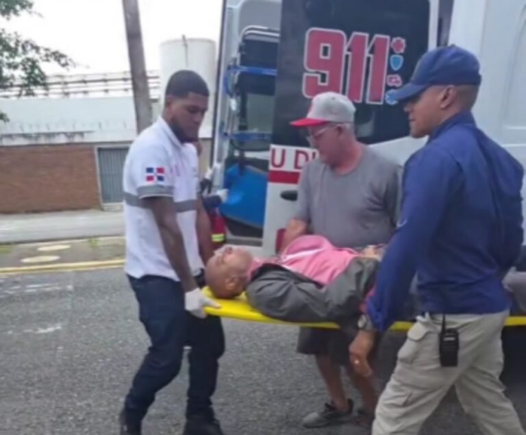 Fotoreportero Franklin Guerrero se desploma durante misa tragedia del Jet Set (video)