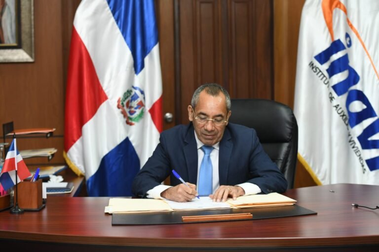 Doctor Elsido Díaz Bueno encabeza profunda renovación del INAVI