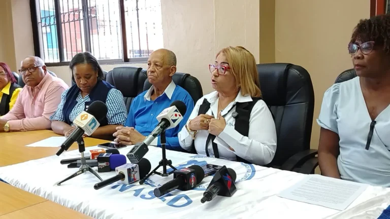 Gremios de enfermería convocan piquete frente al Palacio Nacional