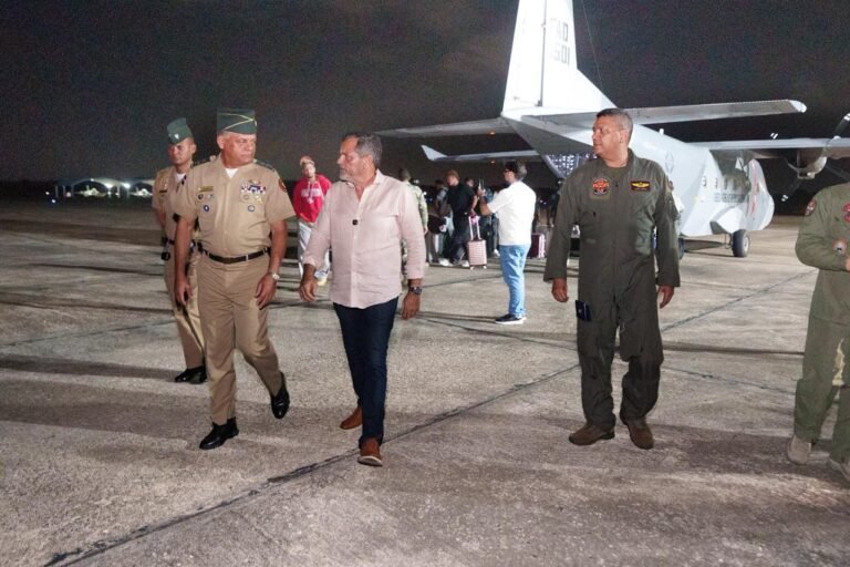Gobierno dominicano facilita el retorno al país de otro grupo de ciudadanos dominicanos desde Venezuela en aeronave de la Fuerza Aérea