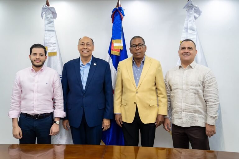 DASAC y ARS SEMMA firman acuerdo para ampliar atención integral y asistencia social al sector magisterialEl acuerdo permitirá llegar con mayor eficacia a familias que enfrentan situaciones complejas de salud y vulnerabilidad, garantizando una atención más humana e integral